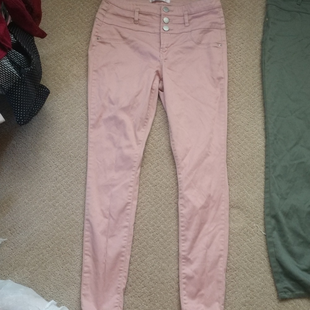 No Boundaries high-waisted pants